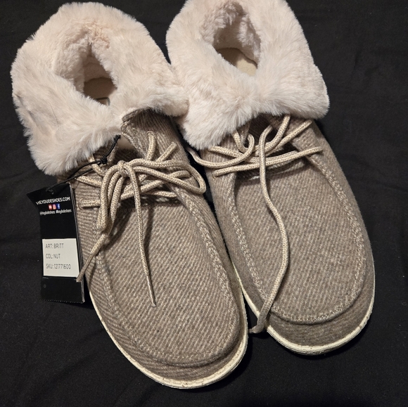 BNWT FUZZY HEY DUDES - Picture 1 of 5